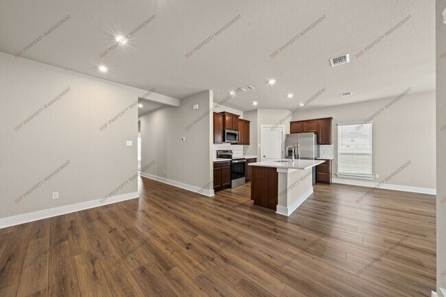 Building Photo - $500 OFF FIRST FULL MONTHS RENT