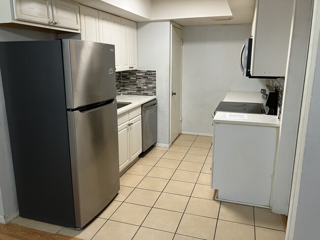 Building Photo - 406 Santa Rosa Dr