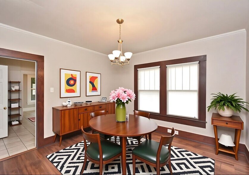 Building Photo - 525 53rd St Ens