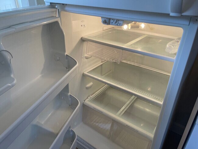 Building Photo - 184 Pine Island Tpke