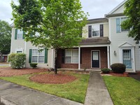 Building Photo - Move-in Ready Townhome located in the Beve...