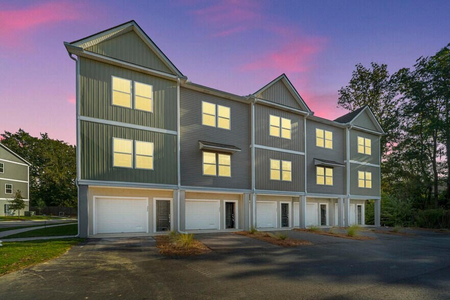 Exterior - 104 Aplomb Aly