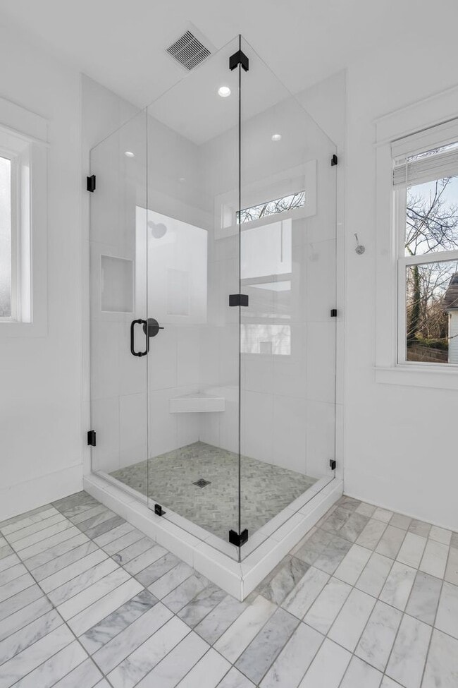 Building Photo - Modern Living in Wedgewood Houston