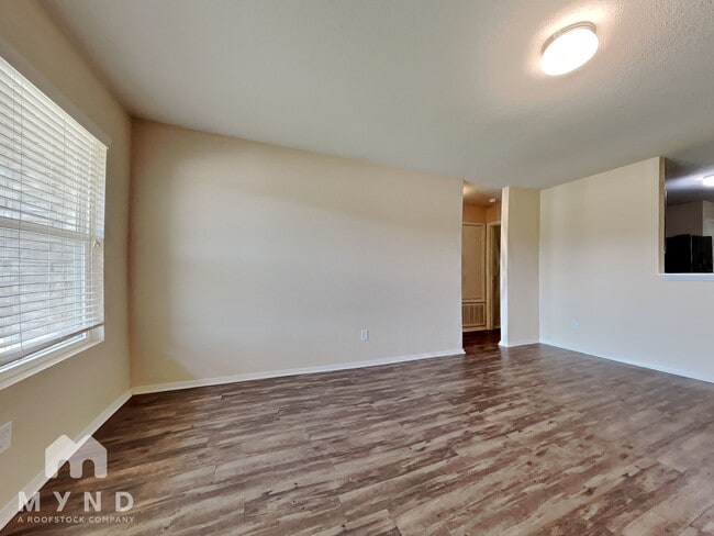 Building Photo - 301 Westwood Dr