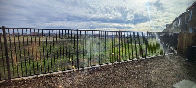 Building Photo - Move-in Special! Rocklin Meritage Durango ...