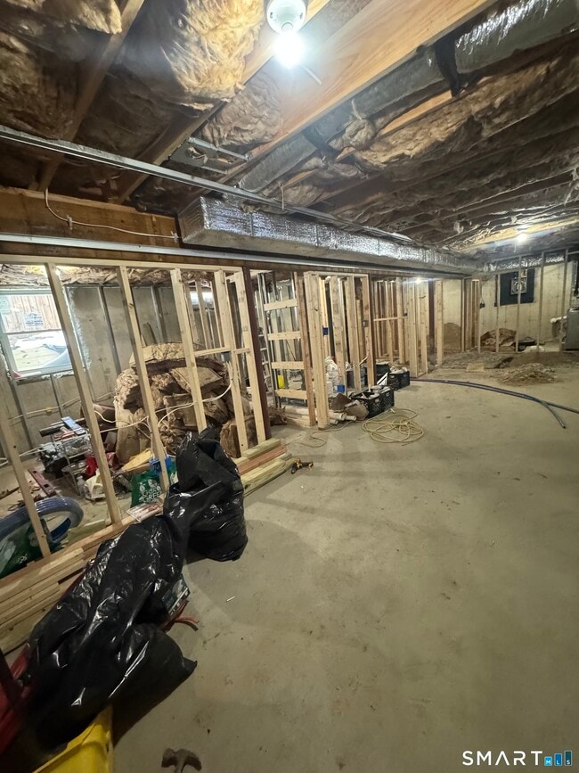 Building Photo - 695 Shelton St