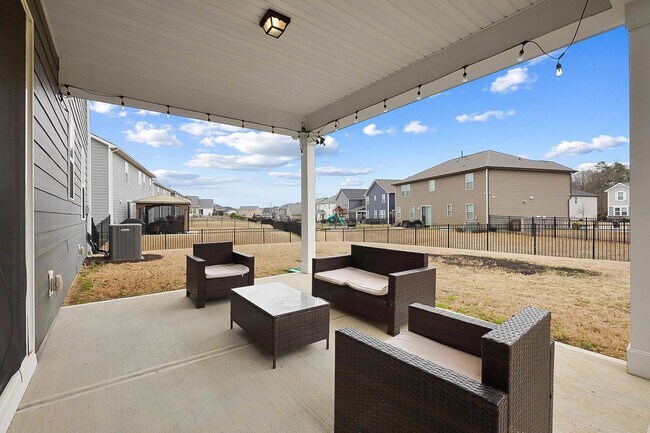 Building Photo - Beautiful Five Bedroom Home in Indian Trail!
