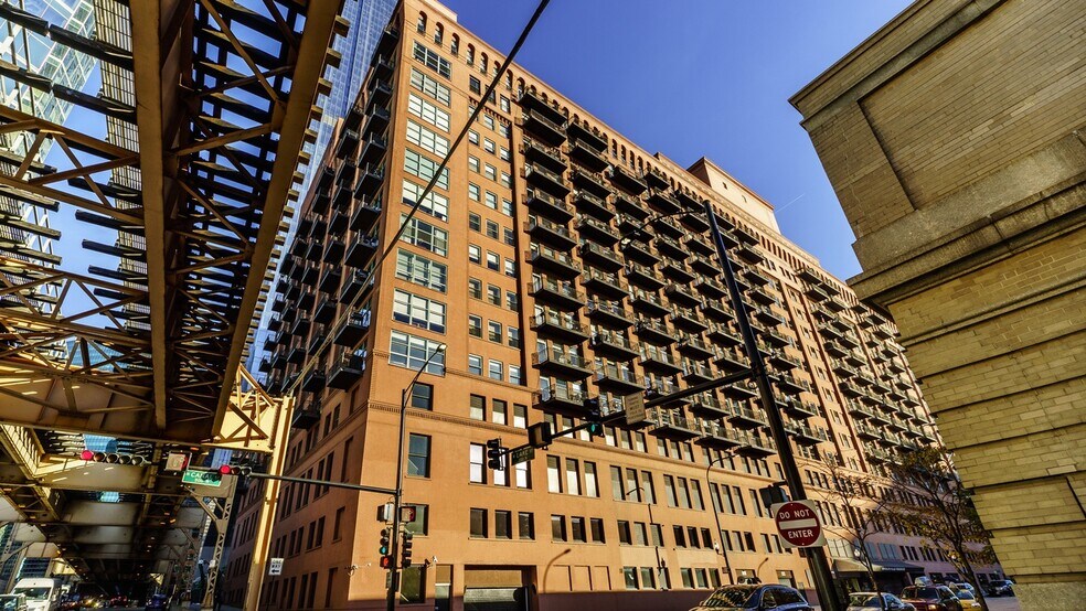 Building Photo - 165 N Canal St