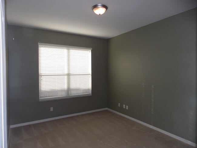 Building Photo - 881 W Silver Meadow Loop