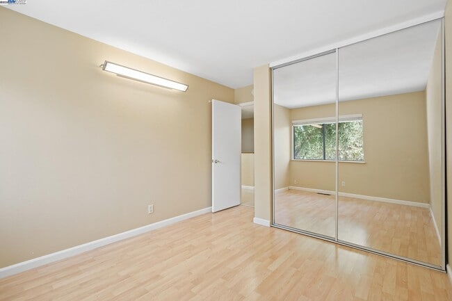 Building Photo - 5227 Riverdale Ct