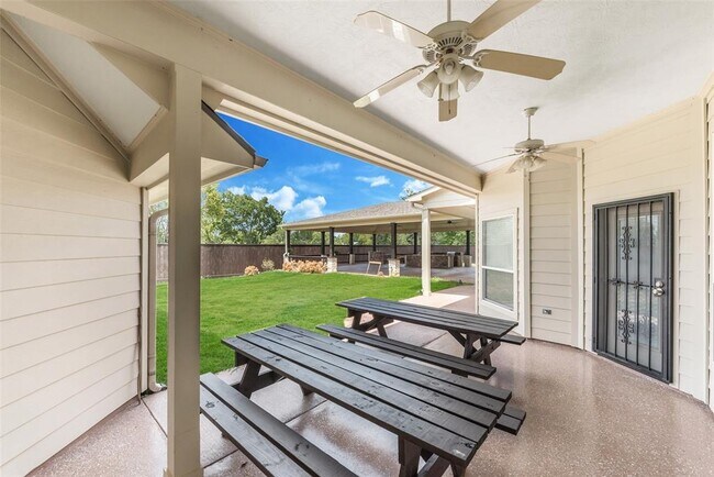 Building Photo - 30062 N Fulshear Dr