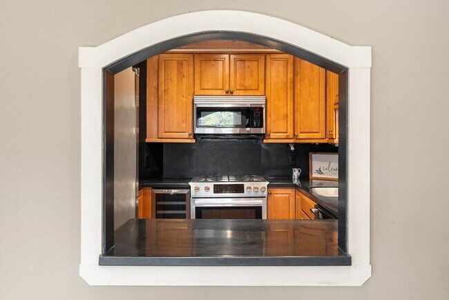 Building Photo - 1011 Beacon St