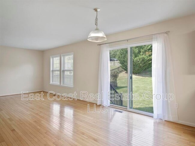 Building Photo - 125 Amelia Dr