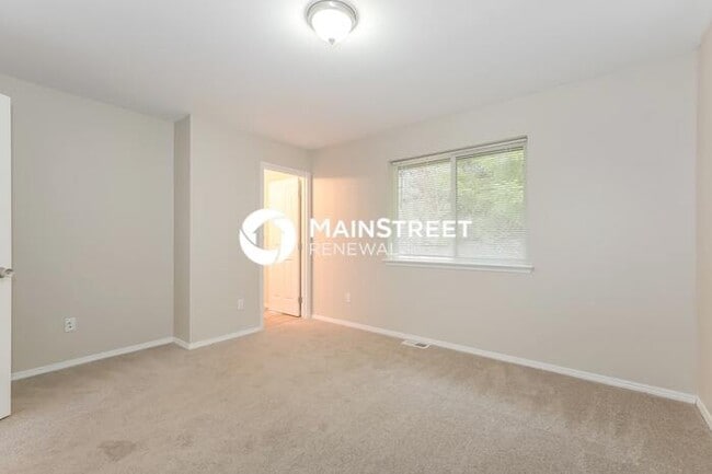 Building Photo - 3 Bedroom Pet-Friendly Home in SPANAWAY, W...