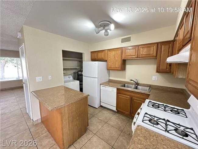 Building Photo - Cozy 4-Bedroom Home Near Las Vegas Strip with Large Yard & Covered Patio