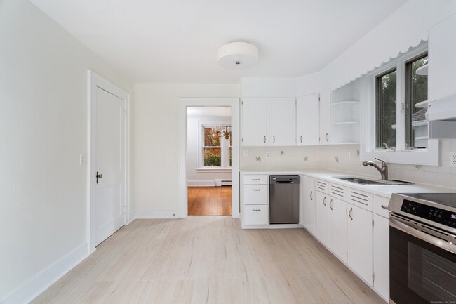 Building Photo - 31 Hillandale Rd