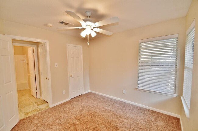 Building Photo - 10 Cypress Bayou Ct