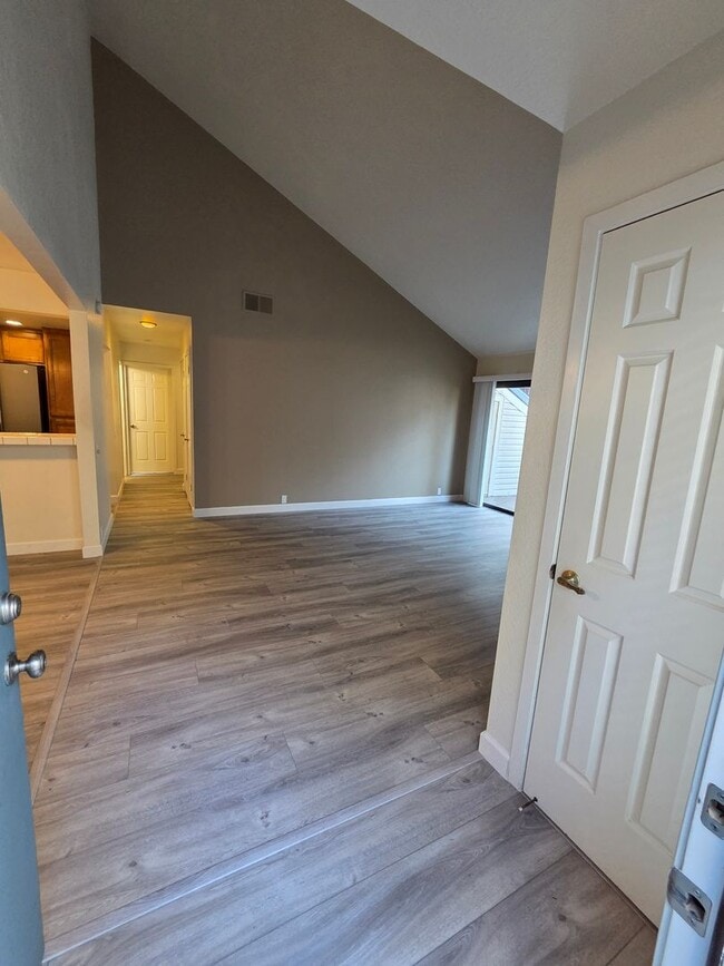 Building Photo - REDUCED!!!