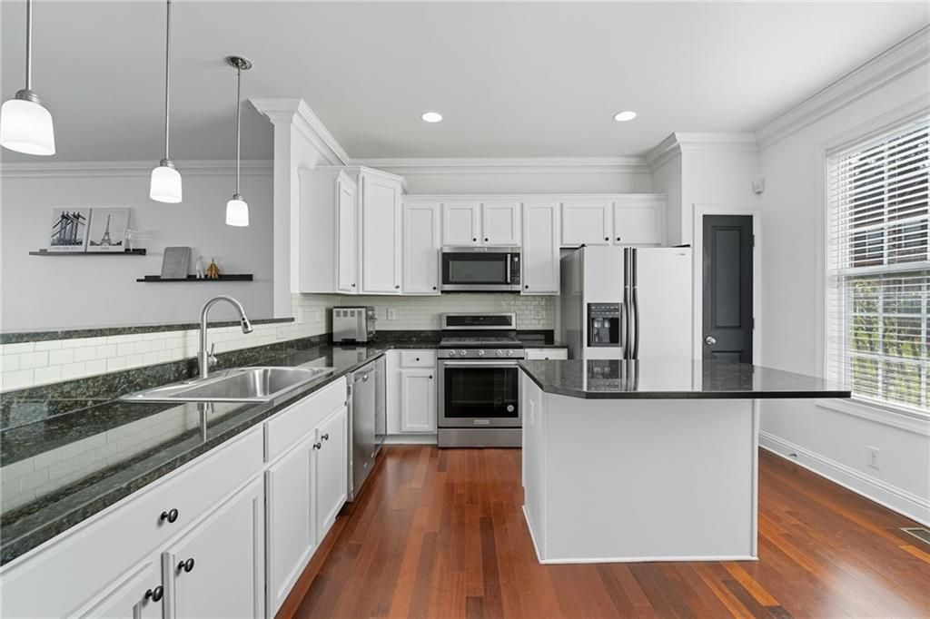 Building Photo - 5747 Pine Oak Dr NW