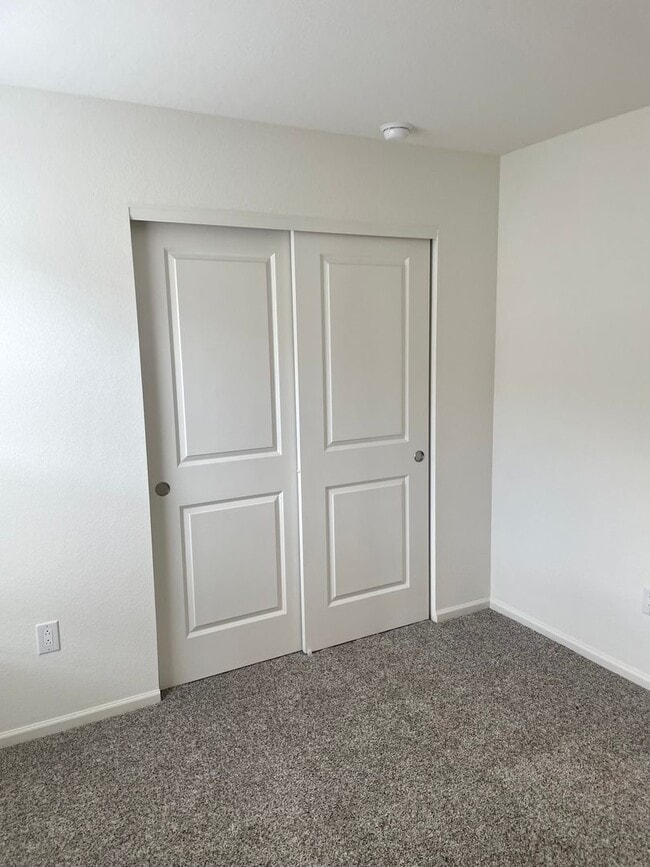 Building Photo - Beautiful 4bd 3.5 bath townhome for rent