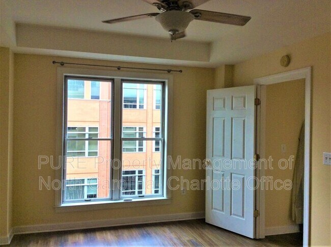 Building Photo - 718 W Trade St