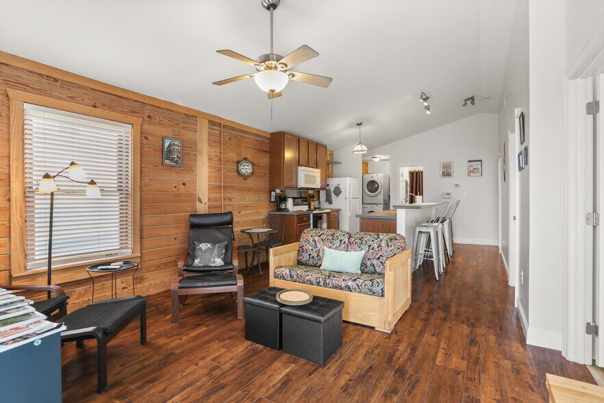 Primary Photo - 1520 N Derbigny St