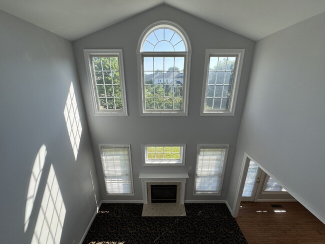 Building Photo - Spacious Elegance in Gated Piedmont!