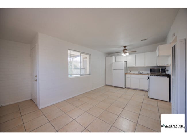 Building Photo - Chic and Inviting 1/1 Apartment Tucked Inside a Serene Tempe 4plex, Offering Style and Comfort.
