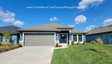 Building Photo - IMPRESSIVE  4 BED/3 BATH HOME WITH LARGE F...