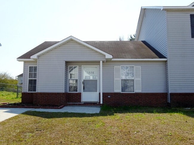 Primary Photo - 1076 W Pueblo Dr