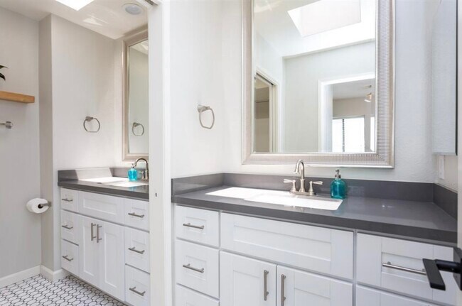 Building Photo - 2216 River Run Dr