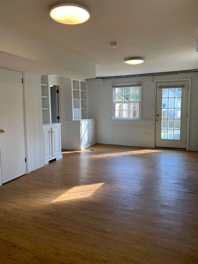 Building Photo - 3017 Mayview Rd