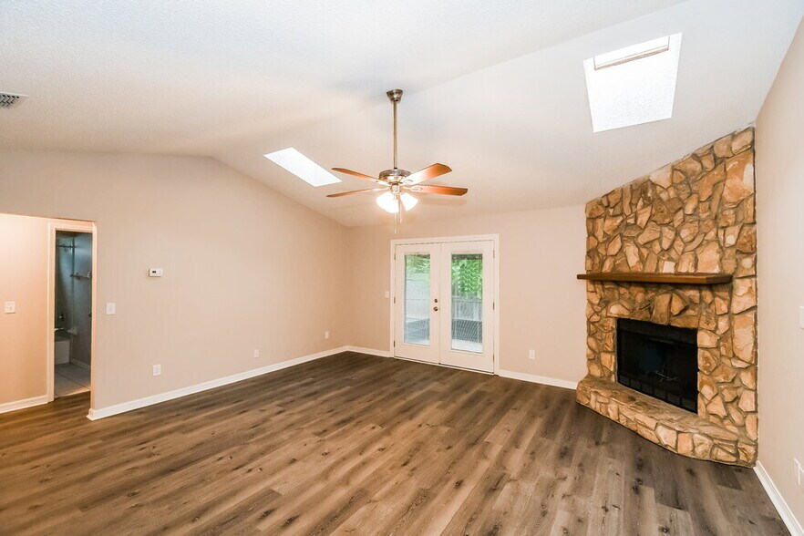 Building Photo - 3667 Lumberjack Cir N