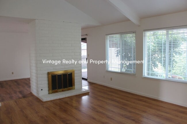 Building Photo - Available Soon! Recently Updated Very Nice...