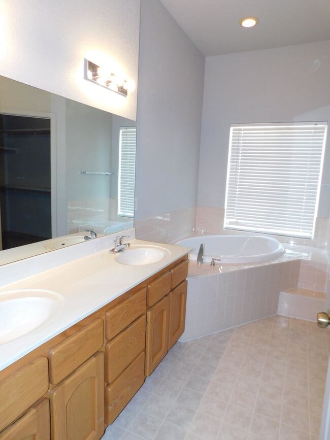 Building Photo - 3 BED 2 BATH IN YUMA EAST!