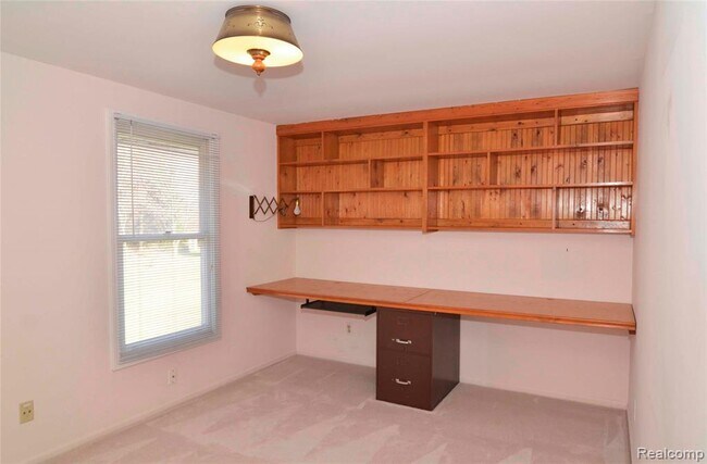 Building Photo - 8152 Fairfield Cir