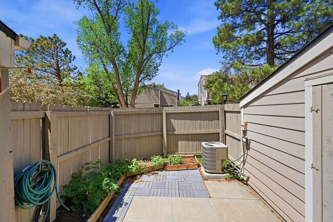 Building Photo - Spacious Townhome in Arvada