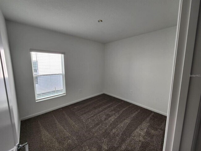 Building Photo - 2713 Runners Cir