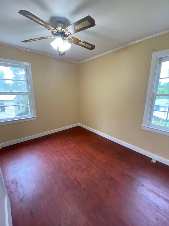 Building Photo - 2721 Simpson St