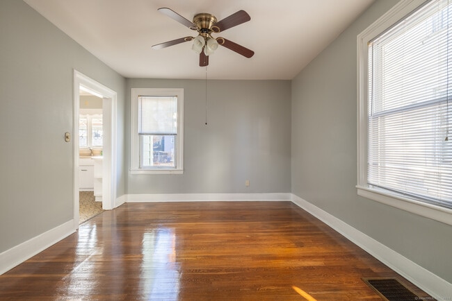 Building Photo - 216 Howard Ave