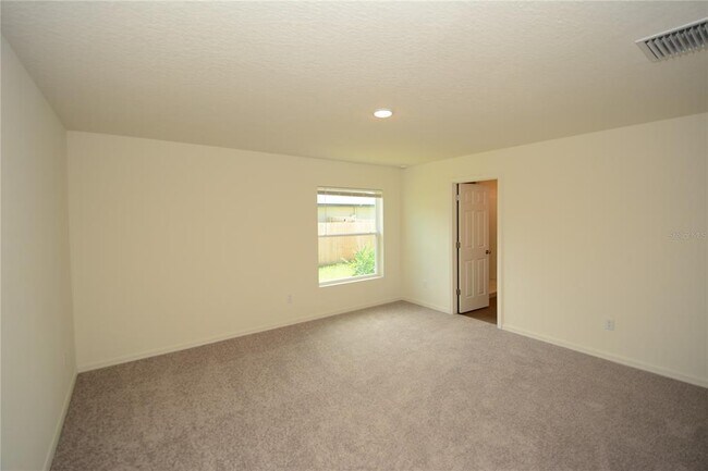 Building Photo - 11 Roxland Ln