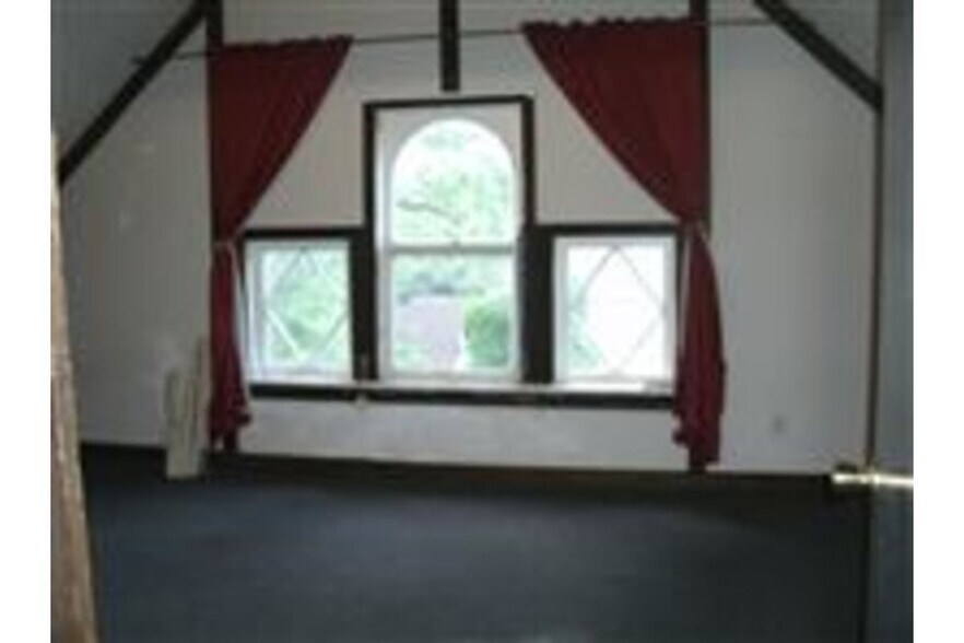 Building Photo - 221 N Ashley St