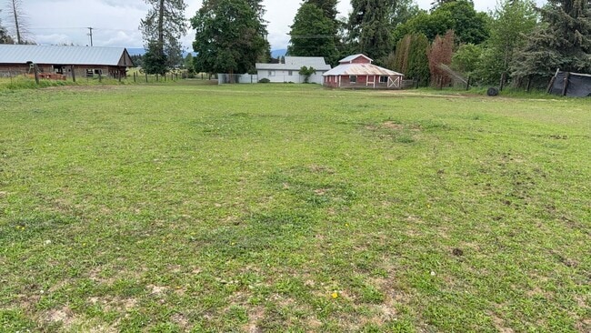 Building Photo - Country Horse Property on Nearly 2 Acres in Hayden!