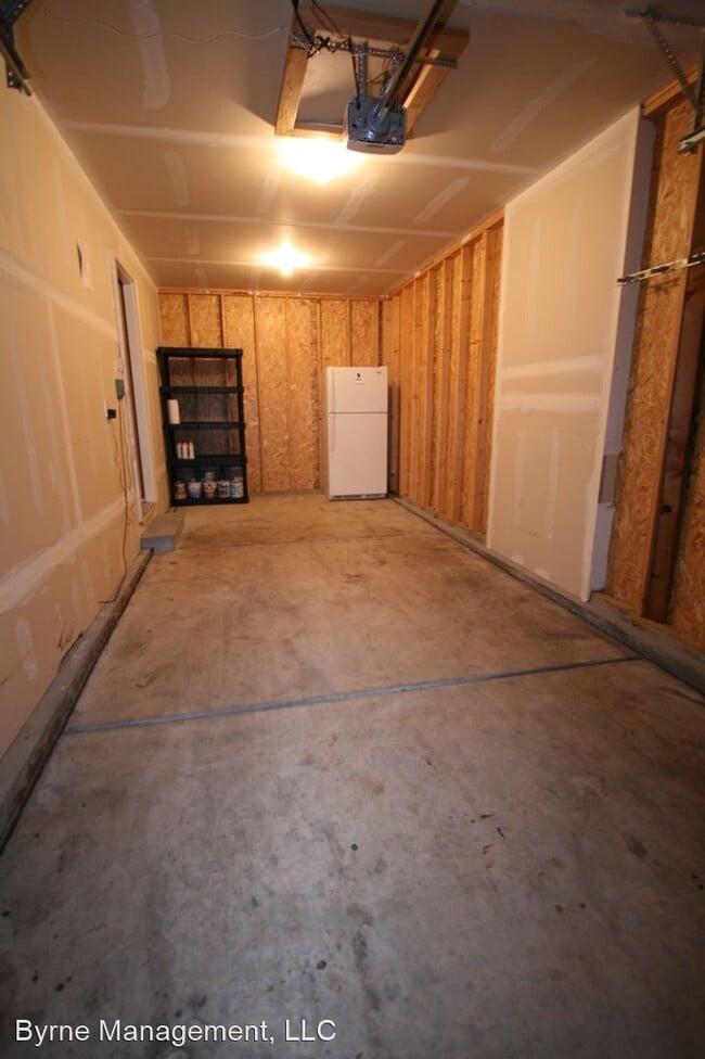 Building Photo - 3 br, 1.5 bath House - 6180 Rockville Dr