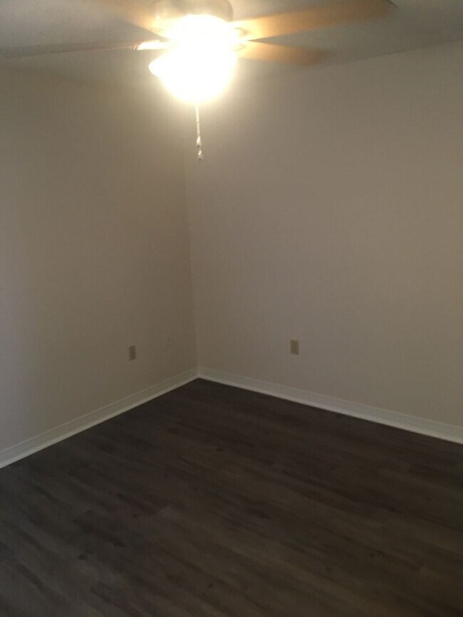 Building Photo - 3-Bedroom 2-Bath- Near Duke Field, Shopping, Beaches, Parks & Hiking Trails