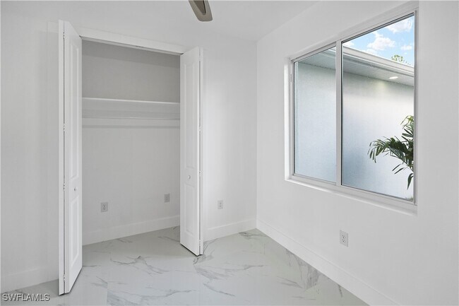 Building Photo - 918 Hollister Ave