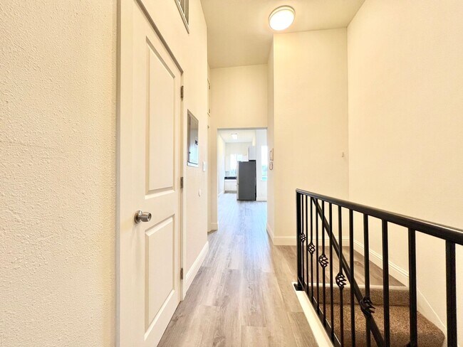 Building Photo - 963 Oak