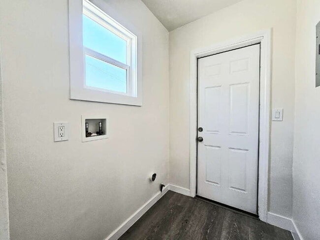 Building Photo - 1129 W 109th Pl