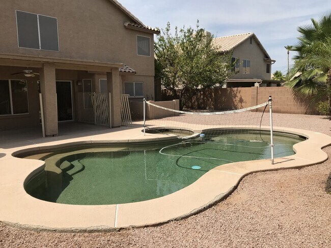 Building Photo - Gilbert Home - 5 Bed + Den & 2.75 Bath with Beautiful Pebble Teck Pool