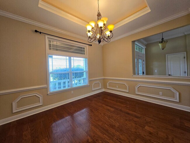 Building Photo - Gorgeous 4-Bedroom Home with Office, Pool,...